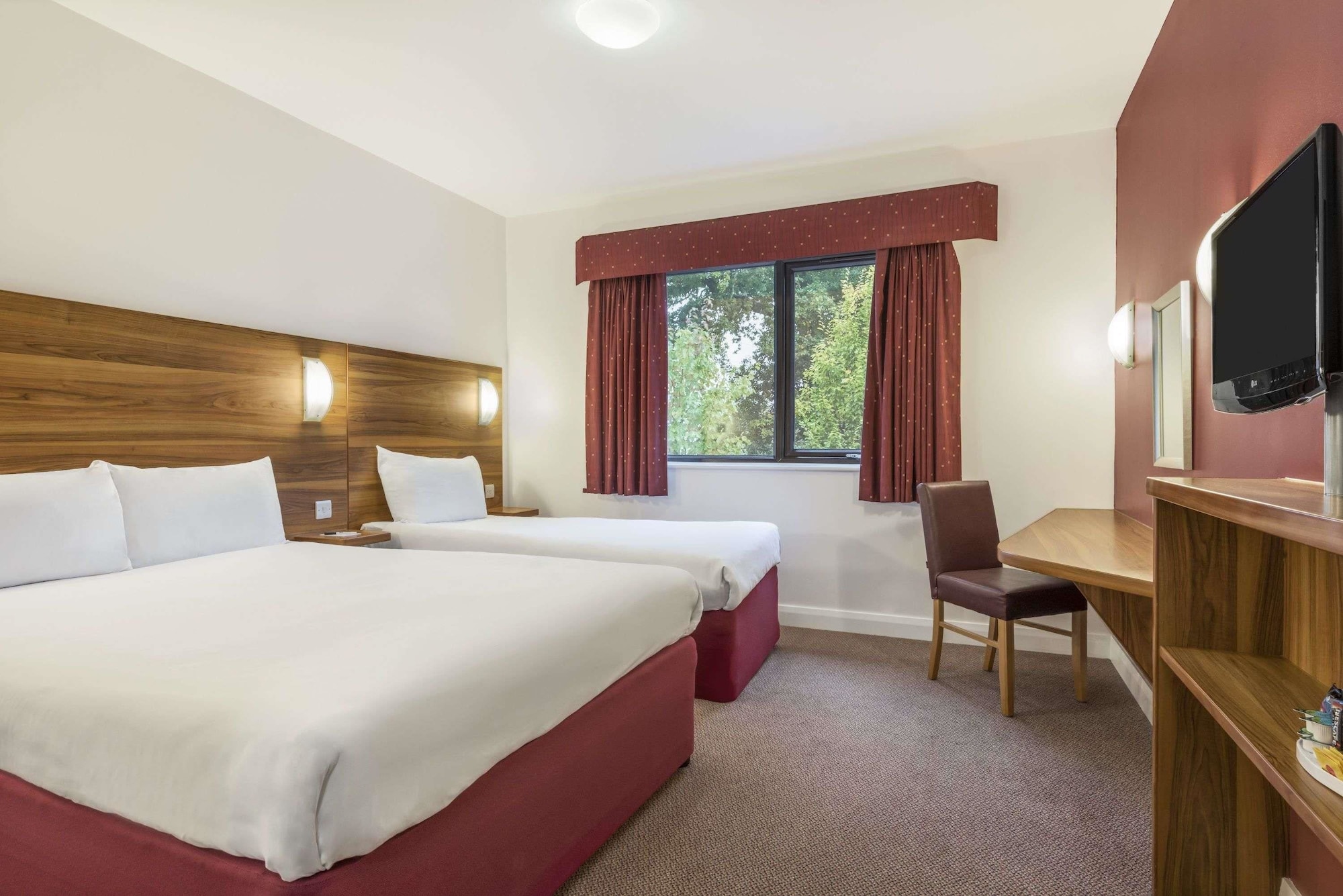 ROOM, 1 DOUBLE AND 1 SINGLE BED