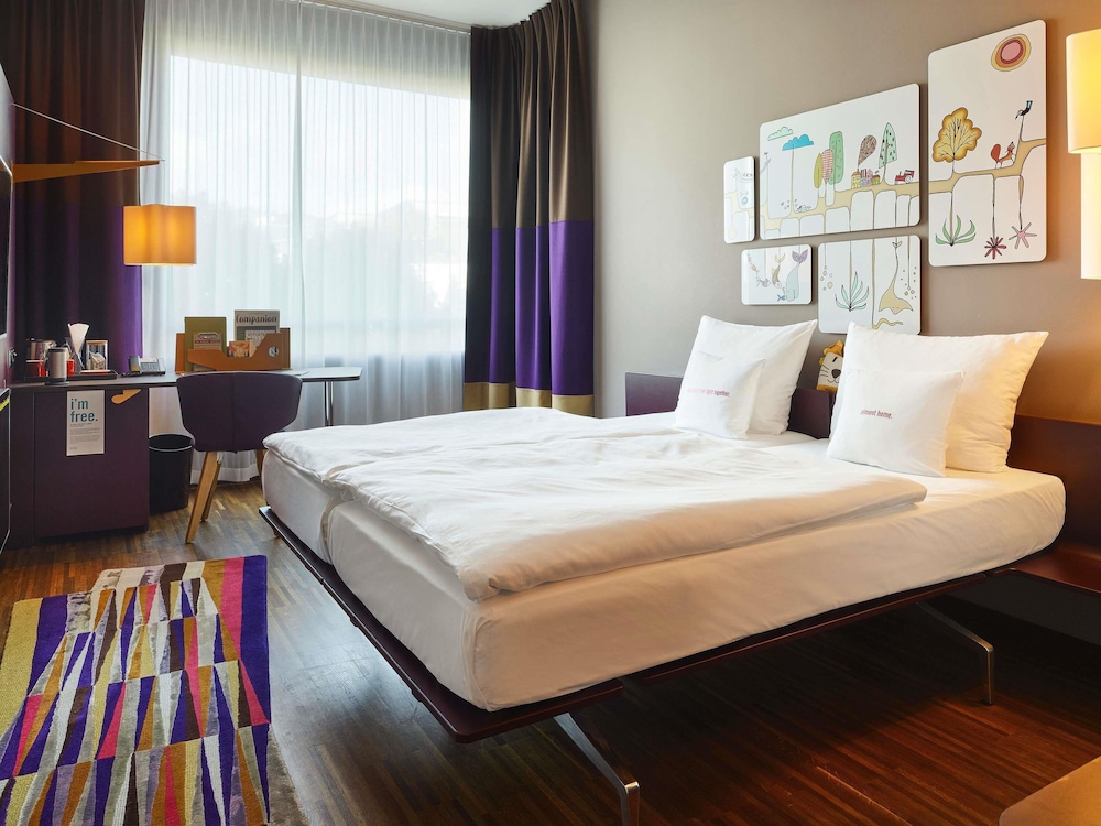 ROOM, LARGE