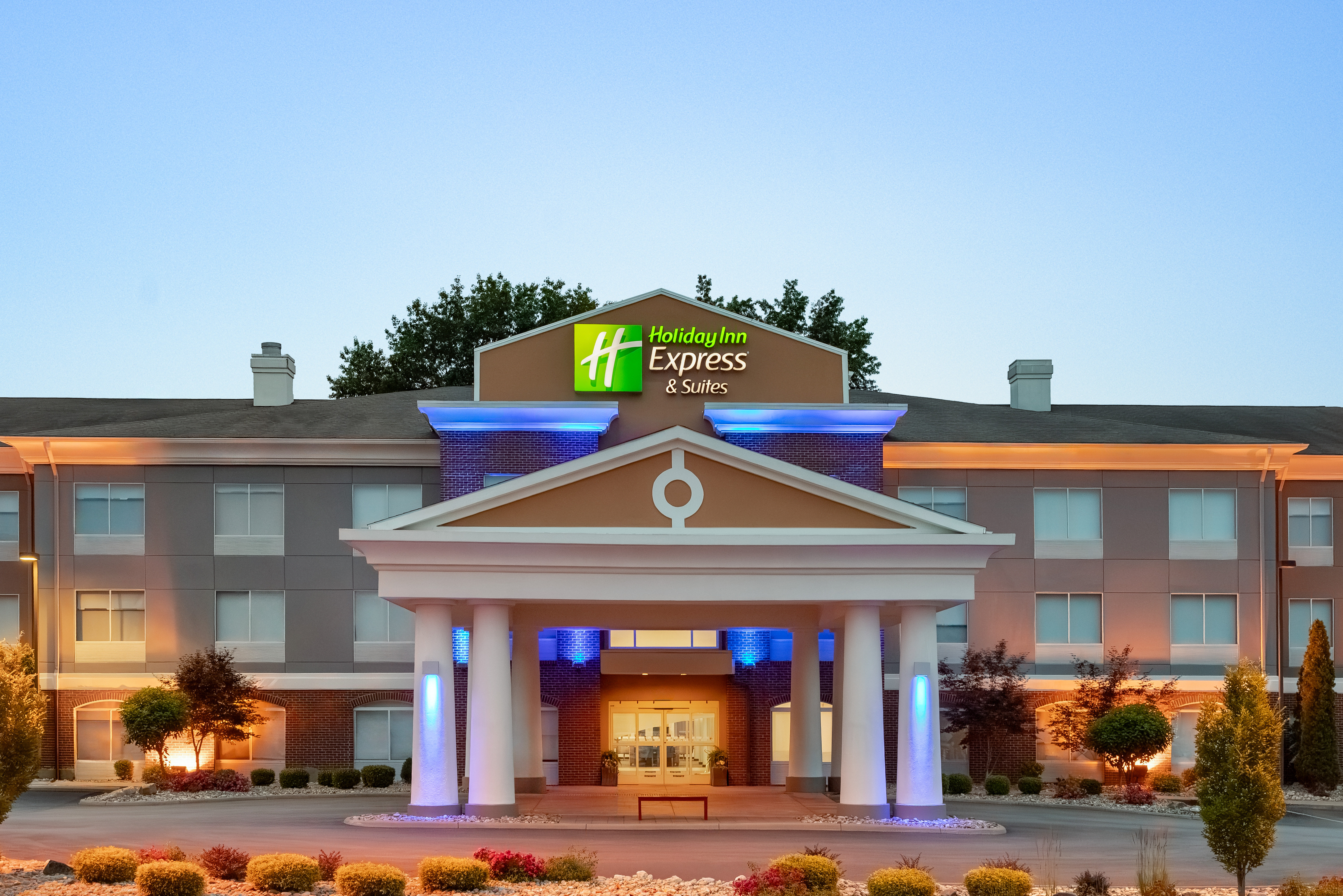 Holiday Inn Express & Suites New Martinsville 2/73