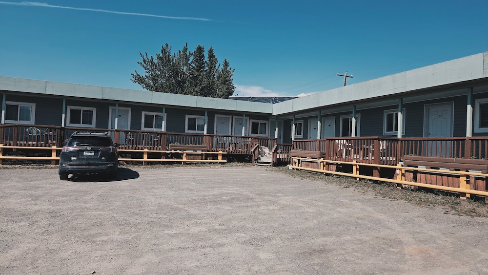 Kluane Park Inn 25/28