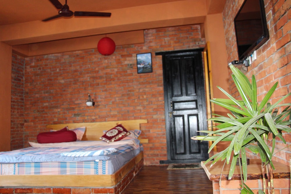 Nar Bis Hotel 7/62