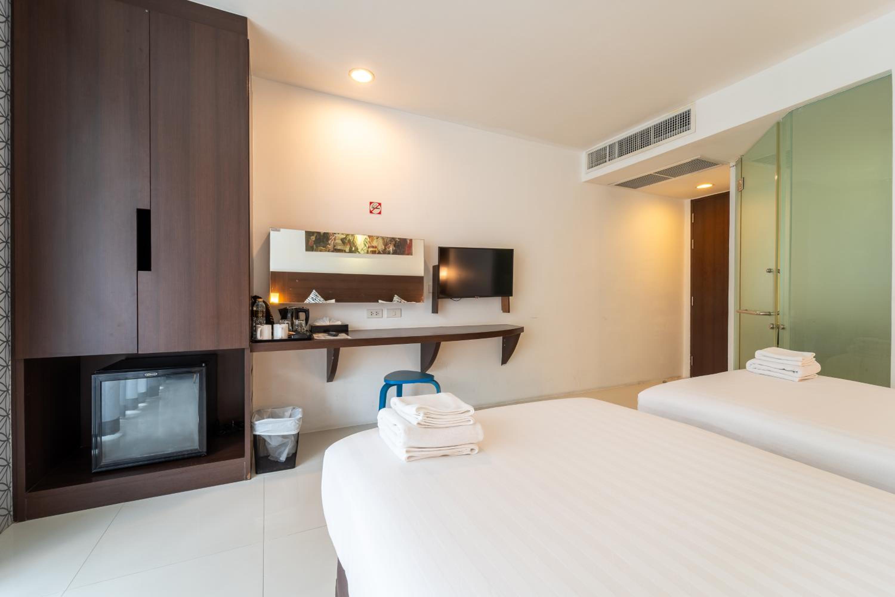 غرفة بسريرين منفصلين بشرفة، Rodina Beach Hotel 8/10