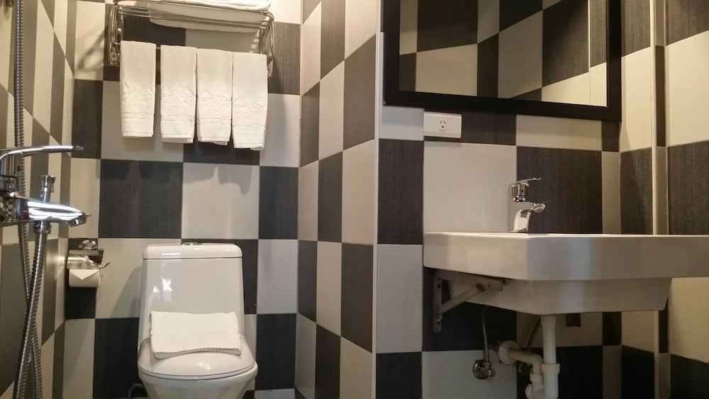 R10 Eco Hotel 49/50