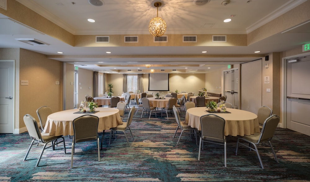 Ayres Hotel Fountain Valley 42/49