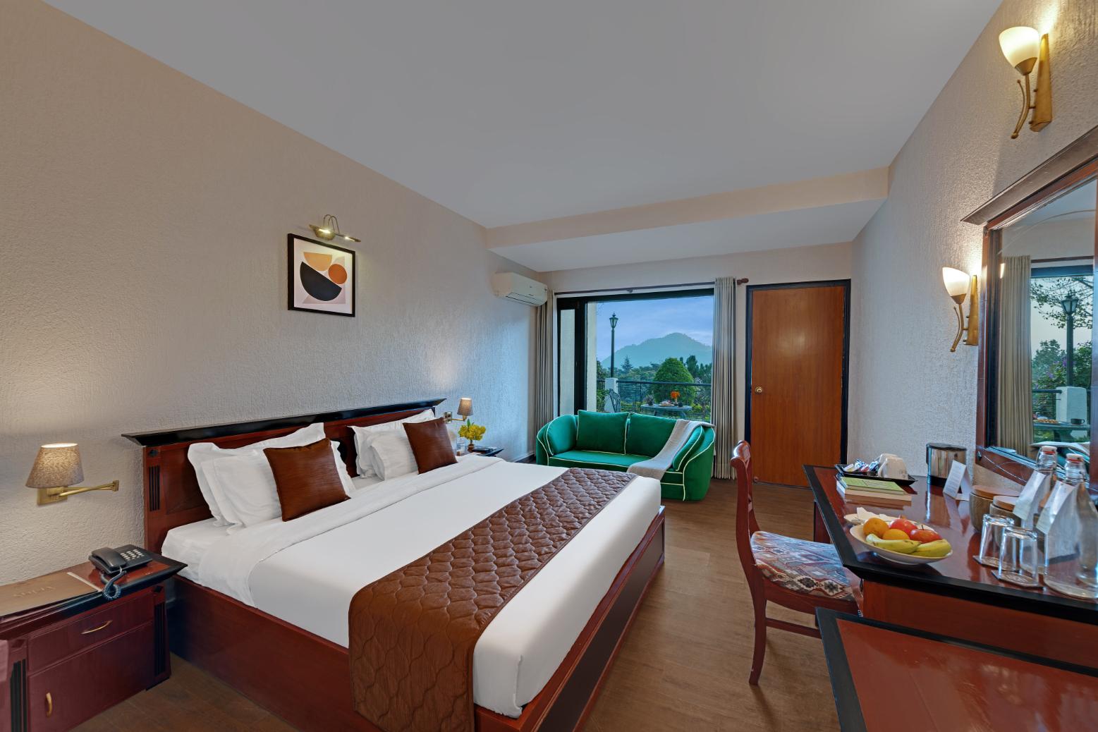 Room, Queen Bed, Valley View