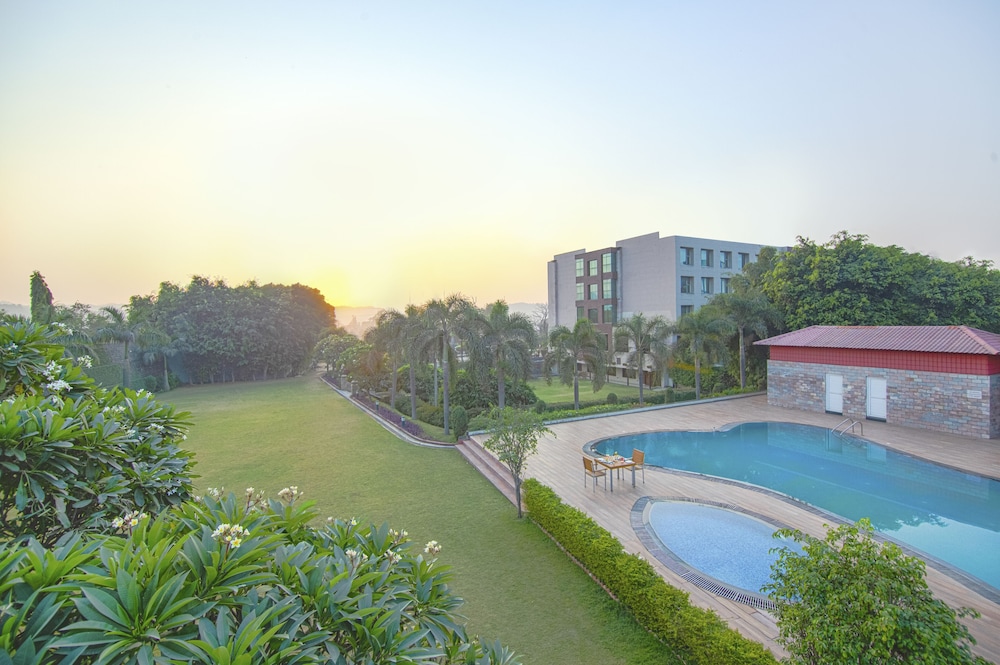 Lemon Tree Hotel Baddi 37/50