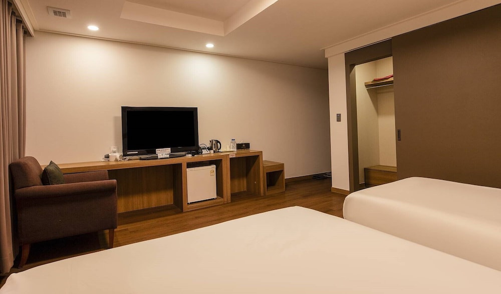 Korea Tourist Hotel 32/61