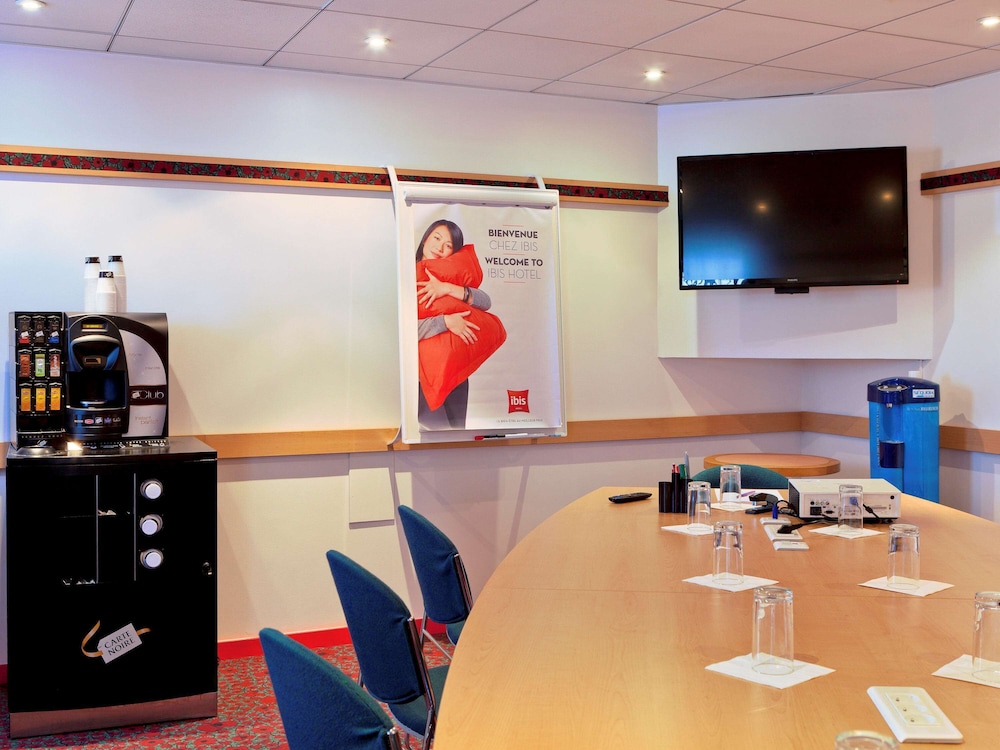 Ibis Lyon Est Bron 49/67