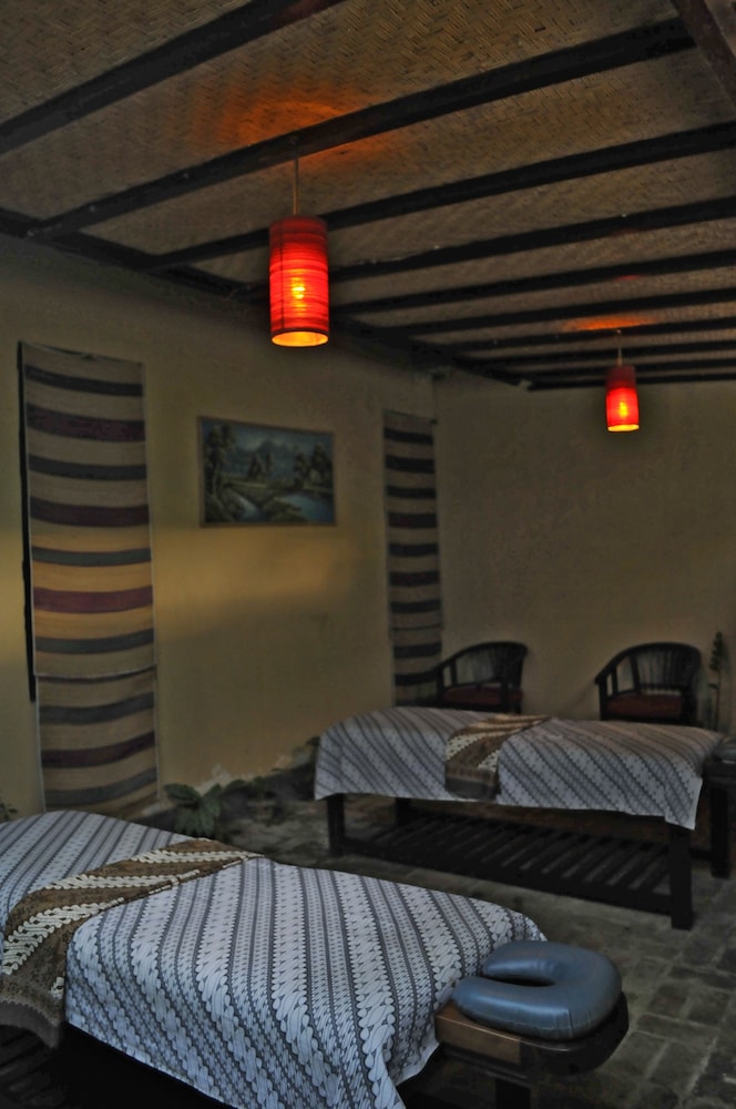 Tirta Sari Bungalows 25/66