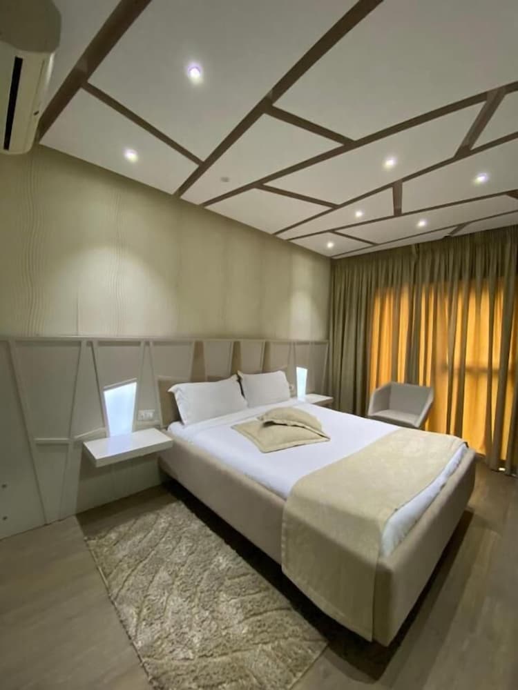 New W Hotel 6/50