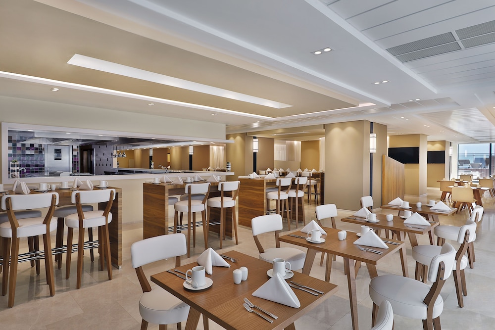 Park Mall Hotel & Conference Center 27/38