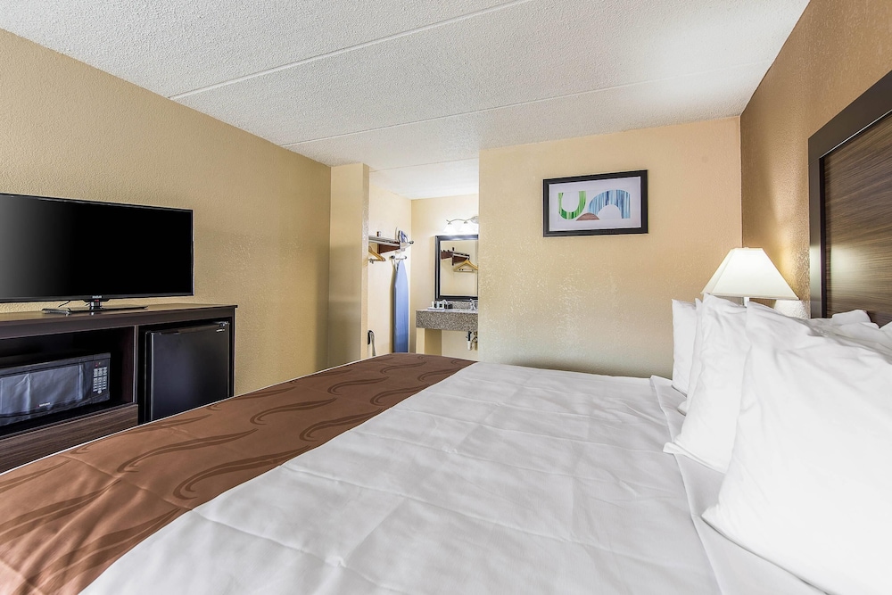 Quality Inn Forest City, NC 22/59