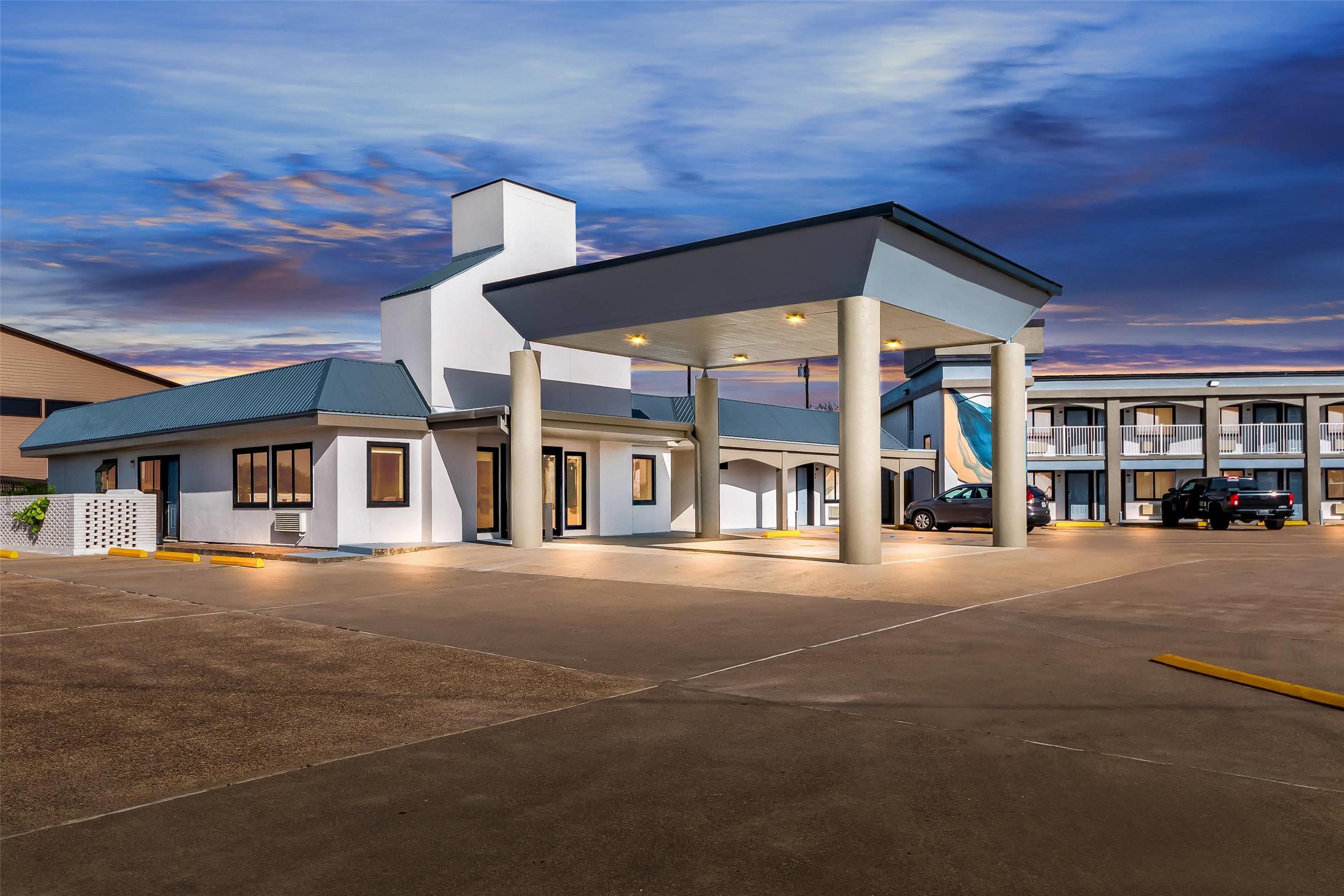 Quality Inn & Suites Port Lavaca Near Lighthouse Beach 2/33