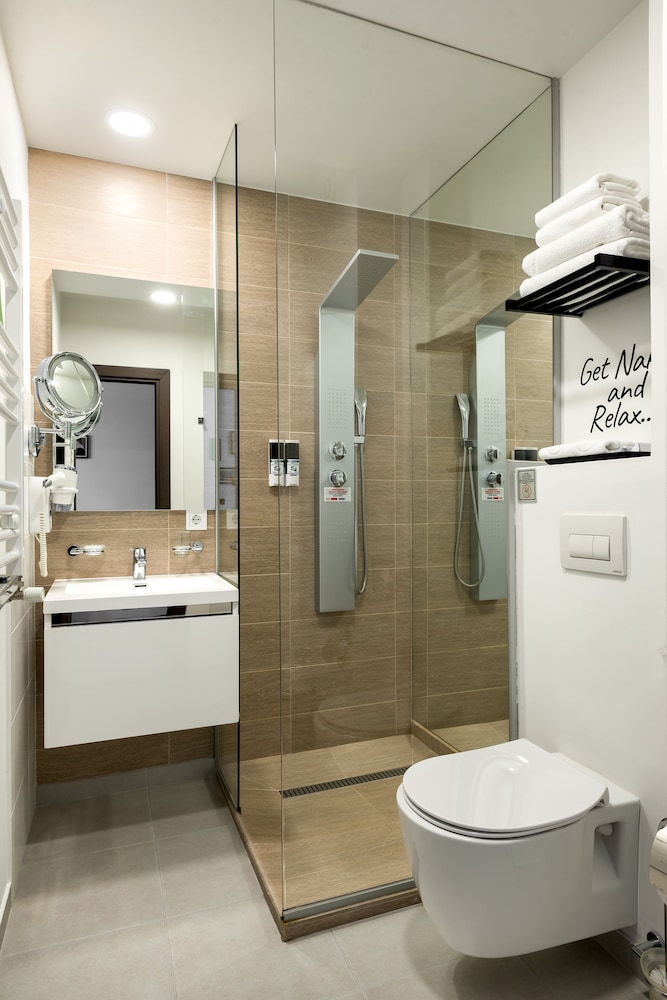 THOMAS ALBERT HOTEL 3/60