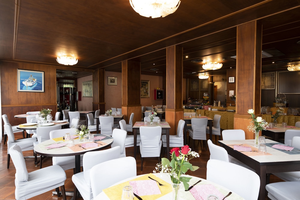 Vienna Hotel 45/53