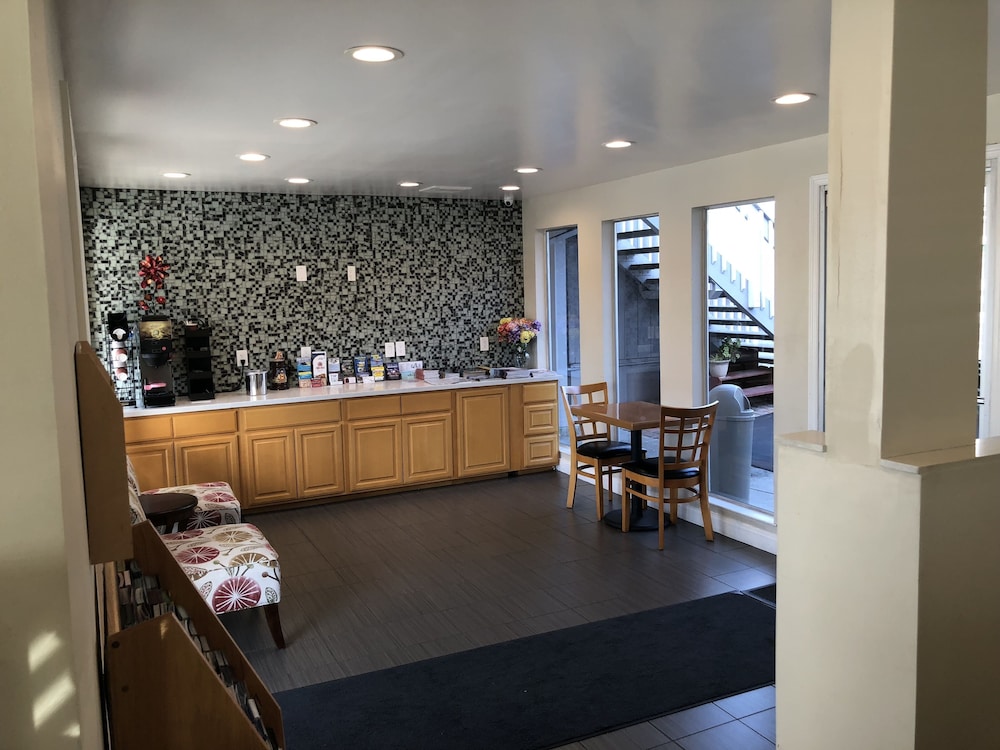 Pacific Inn Monterey 9/49