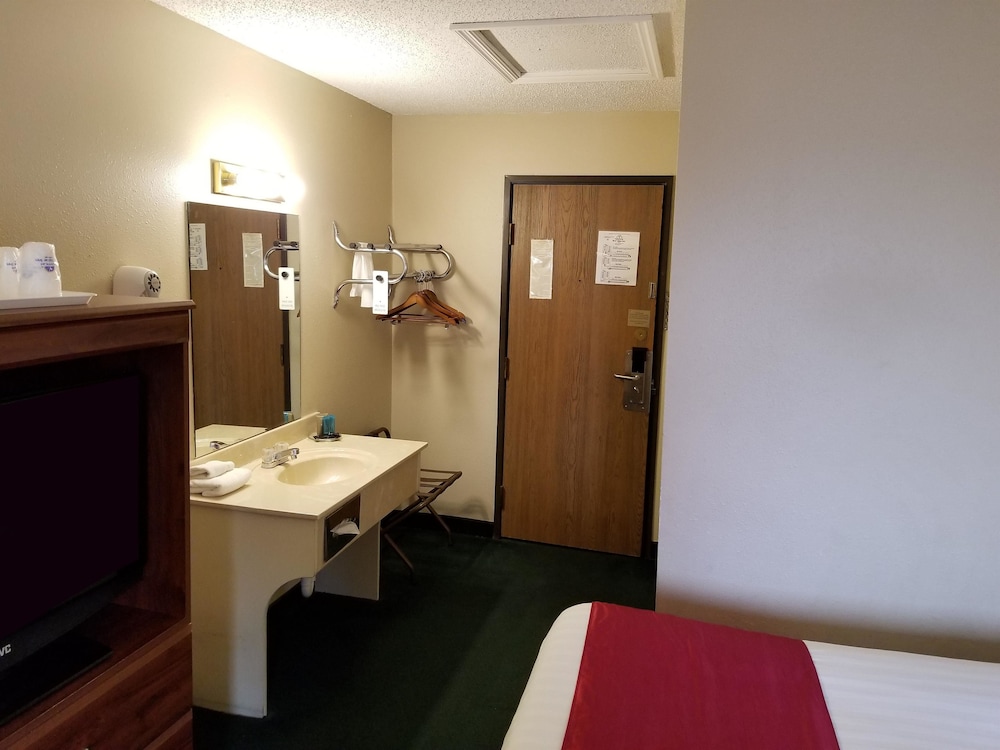 Americas Best Value Inn St. Louis South 24/37