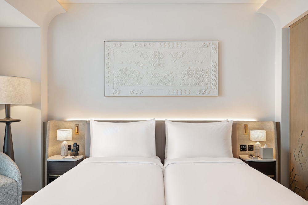 DELUXE, TWIN BEDS, CANAL VIEW