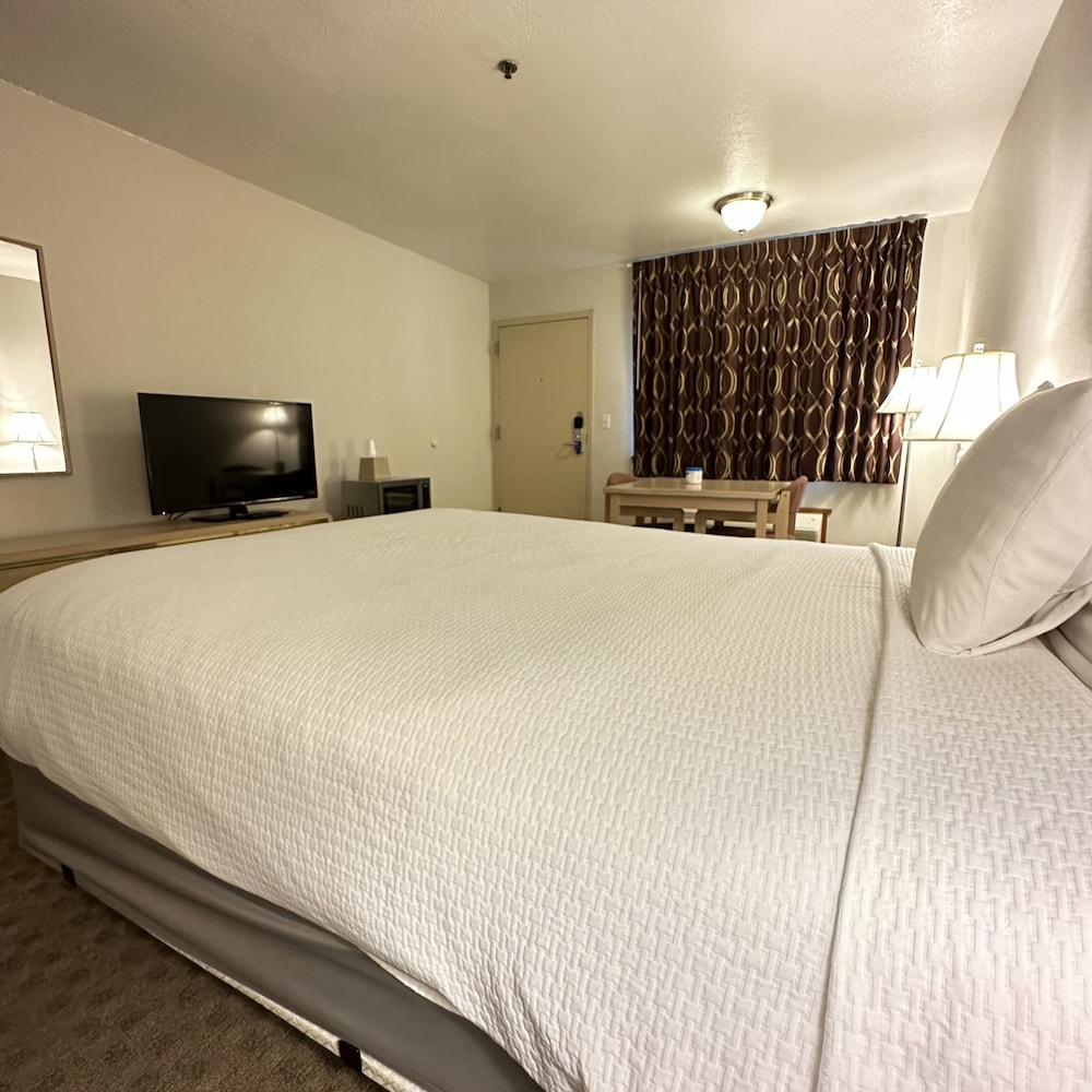Timberland Inn & Suites 17/63