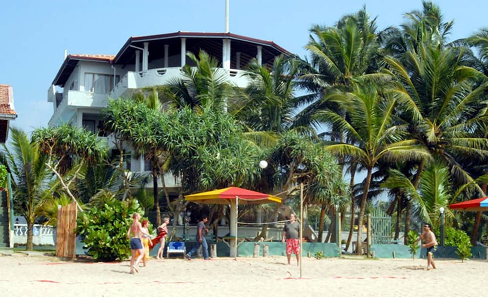 Oasey Beach Hotel 61/69