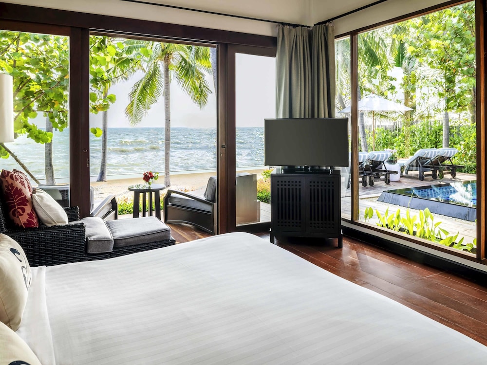 2 Bedrooms, Villa, 1 King and 2 Queen Beds, Ocean Front
