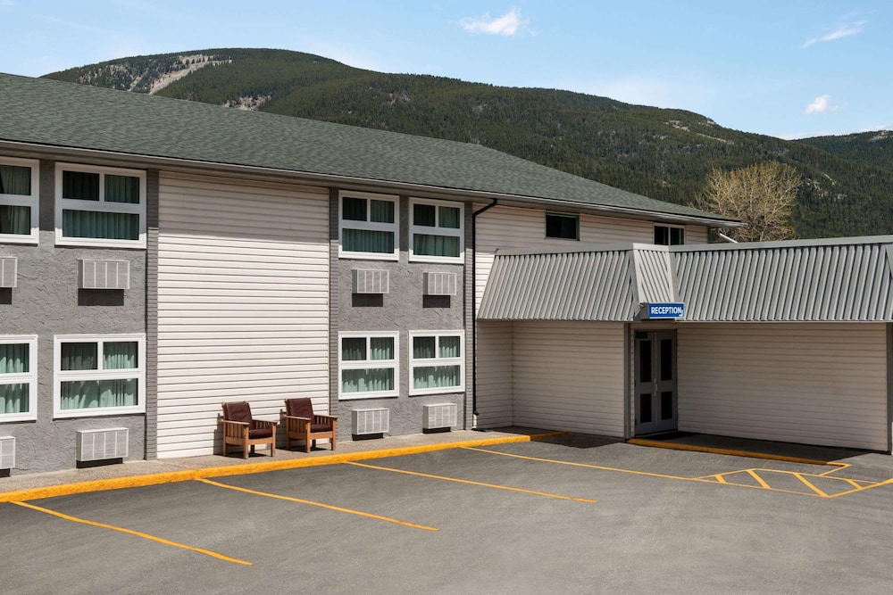 Travelodge By Wyndham Blairmore 3/24