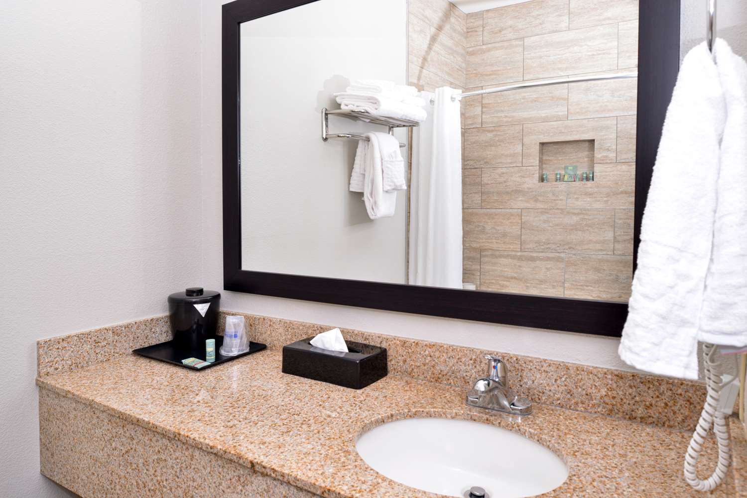 Best Western Kettleman City Inn & Suites 42/45