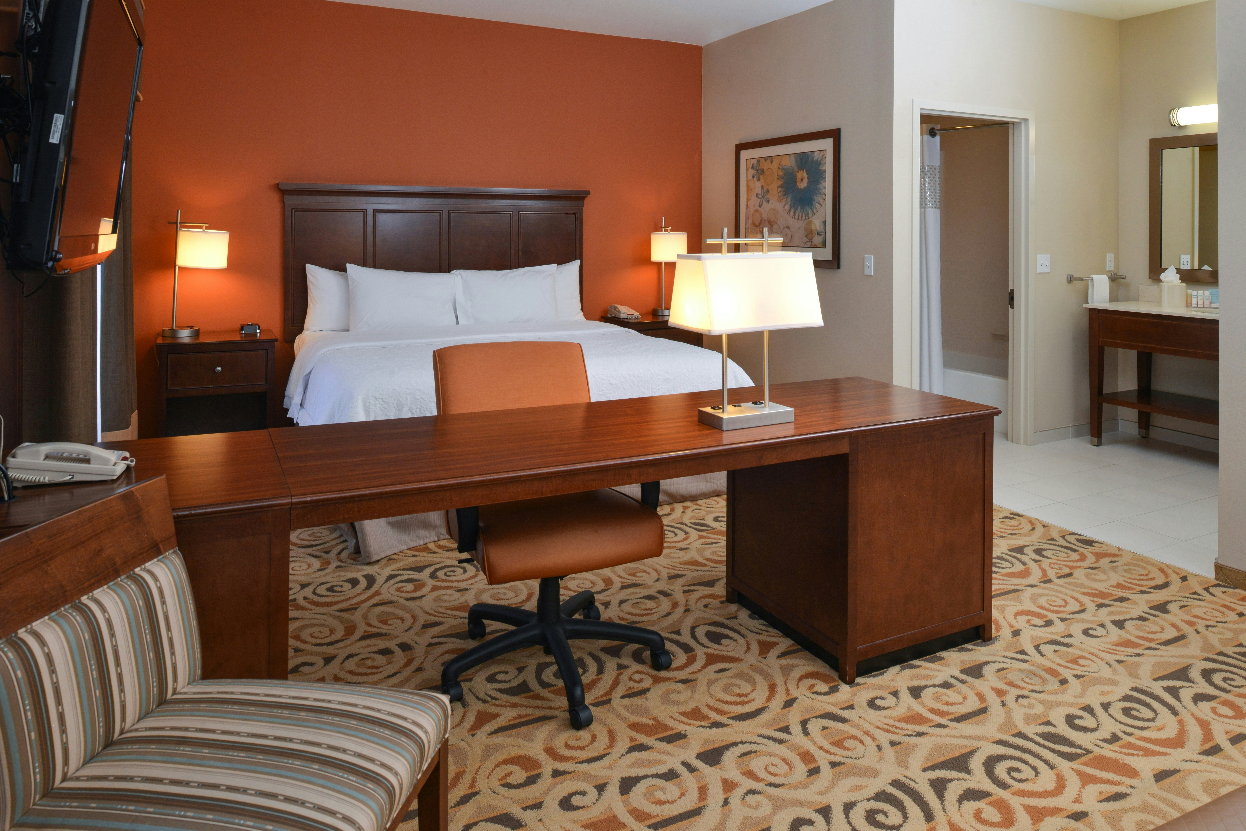STUDIO, SUITE, KING BED