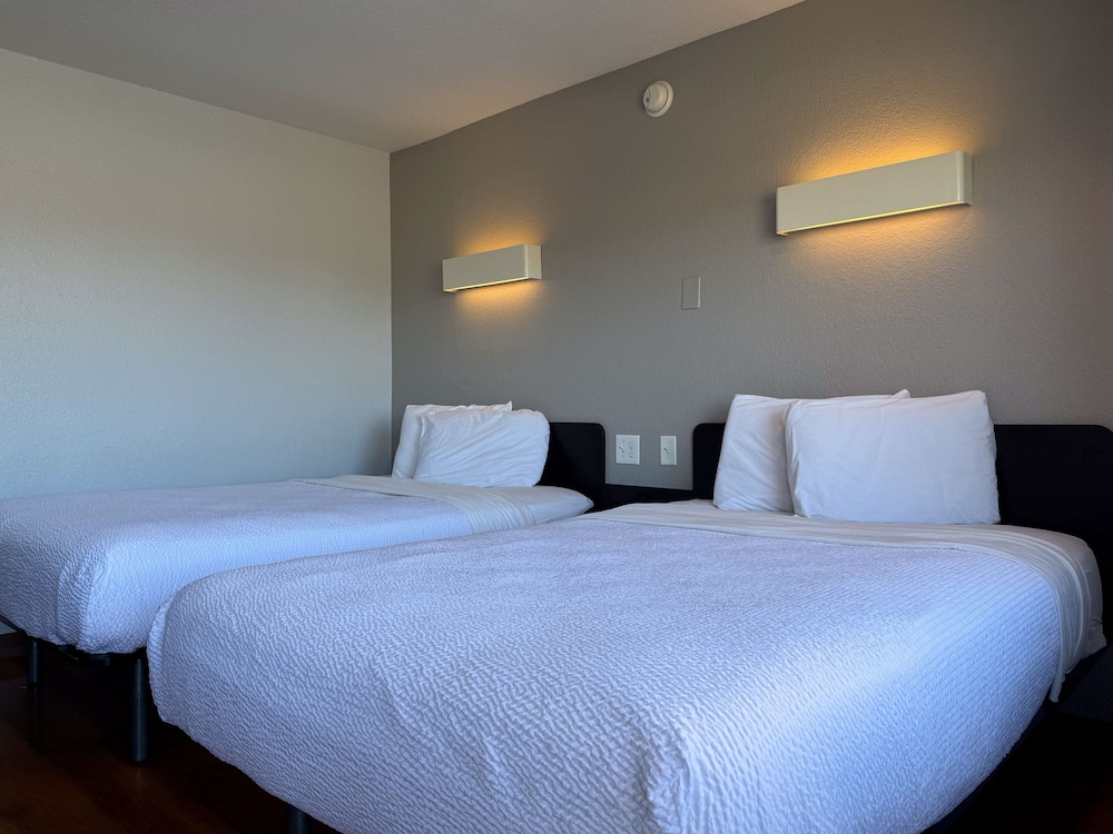 Motel6 Simi Valley, CA 17/50