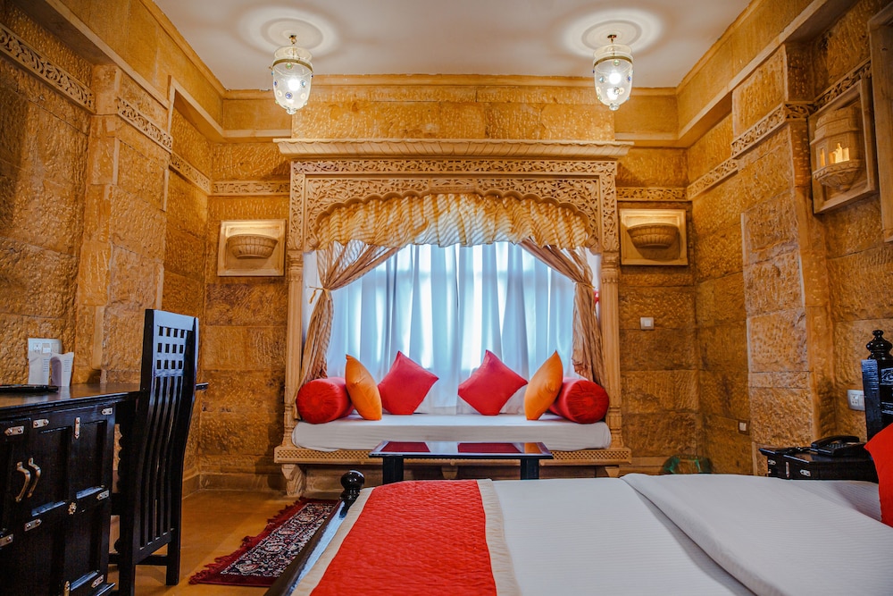 Vista Rooms at Patwa Haveli Road 22/63