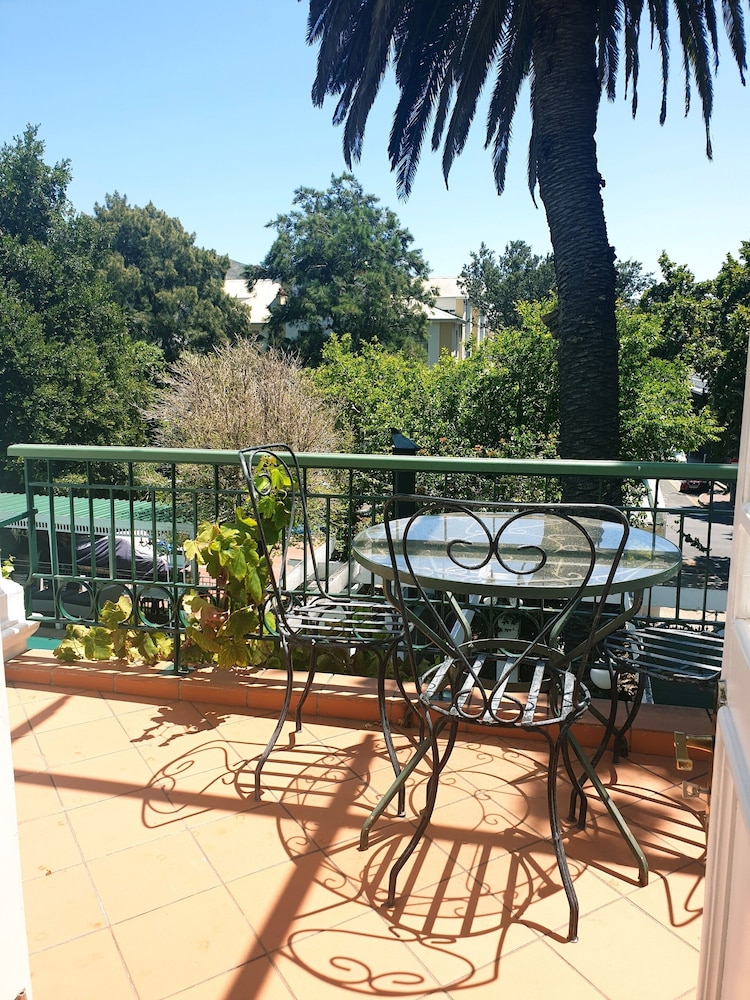 Mountain Manor Guest House 25/50