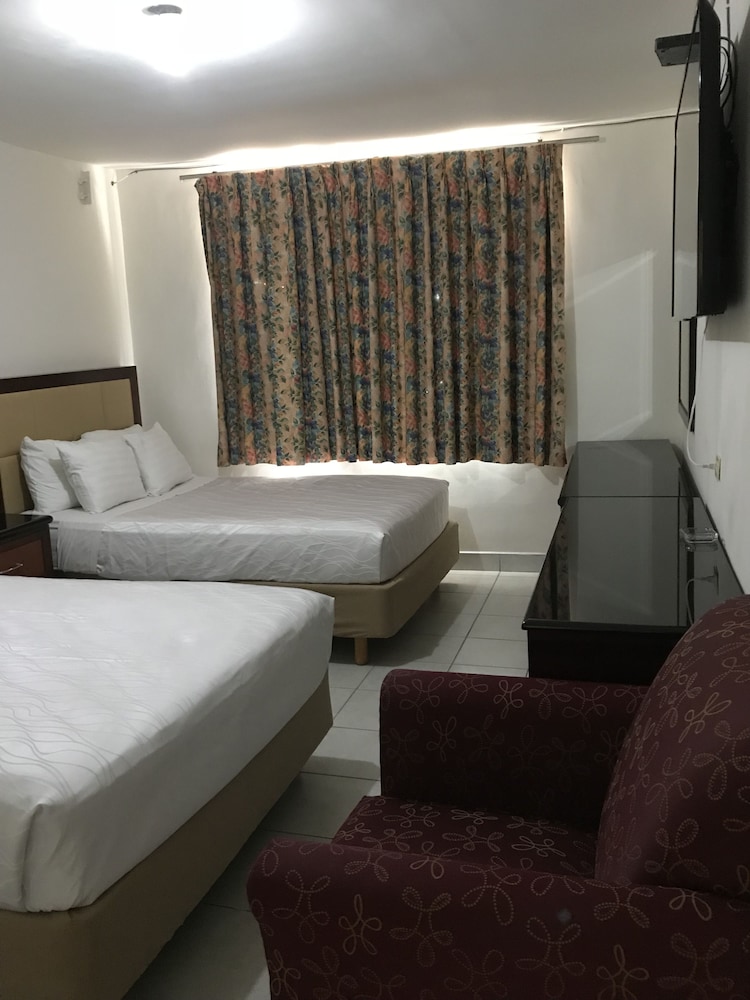 Hotel Guillen Jr 6/33