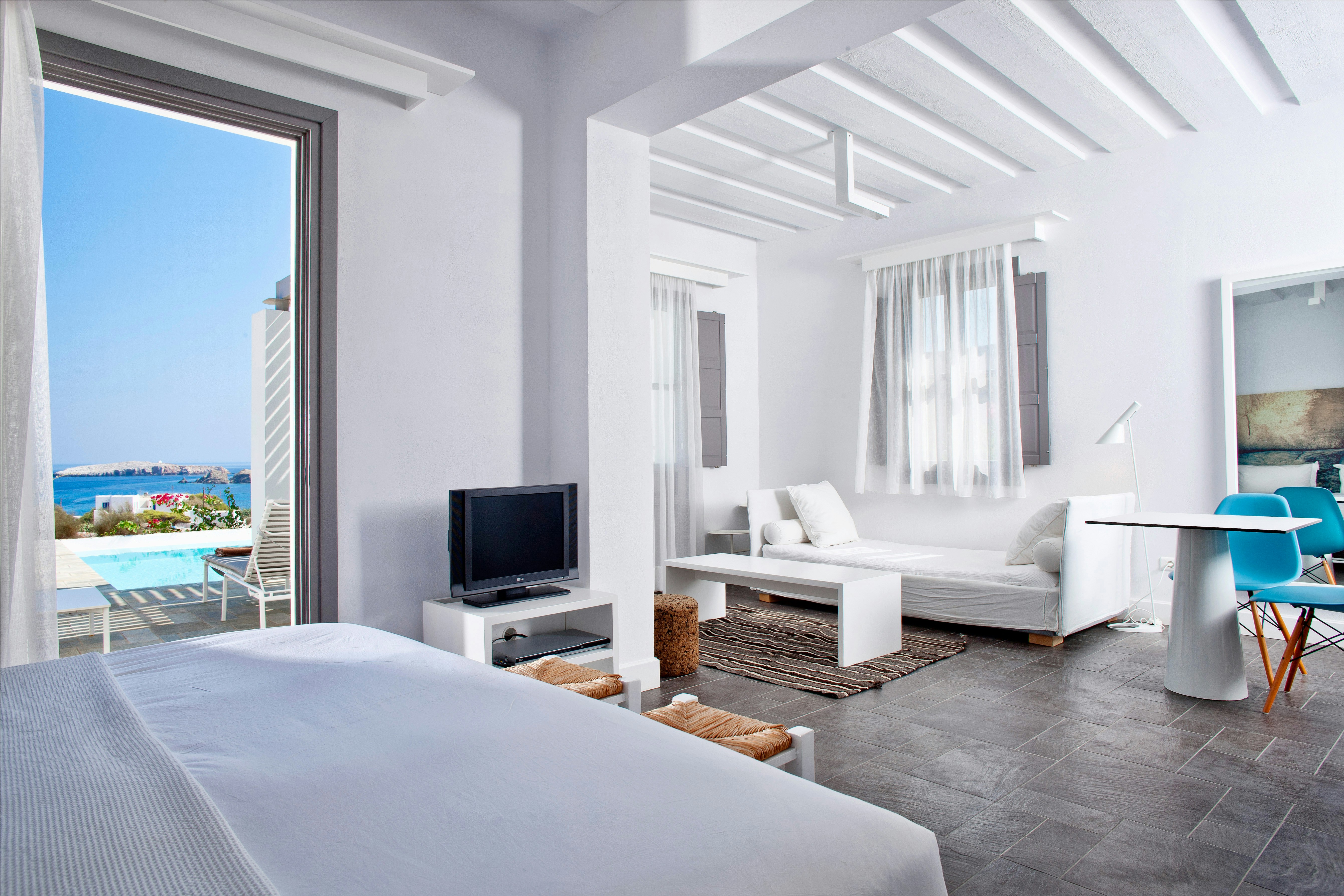 Anemi Hotel 8/25