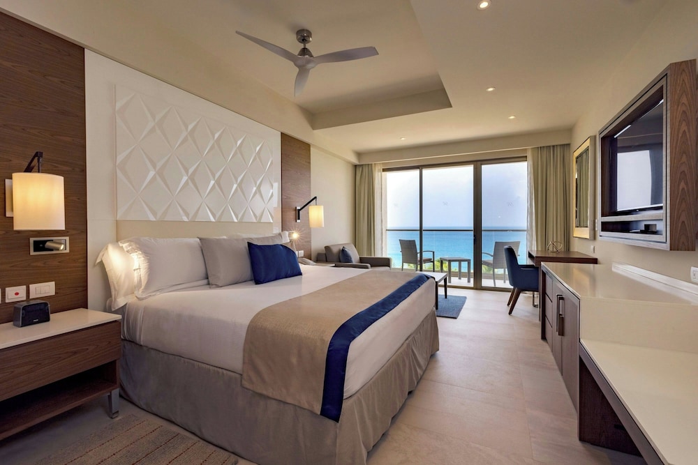 غرفة فاخرة بسرير كينج بإطلالة على البحر، Royalton Grenada, an Autograph Collection All-Inclusive Resort 5/10