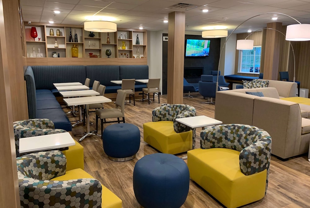 Microtel Inn & Suites by Wyndham Woodland Park 27/33
