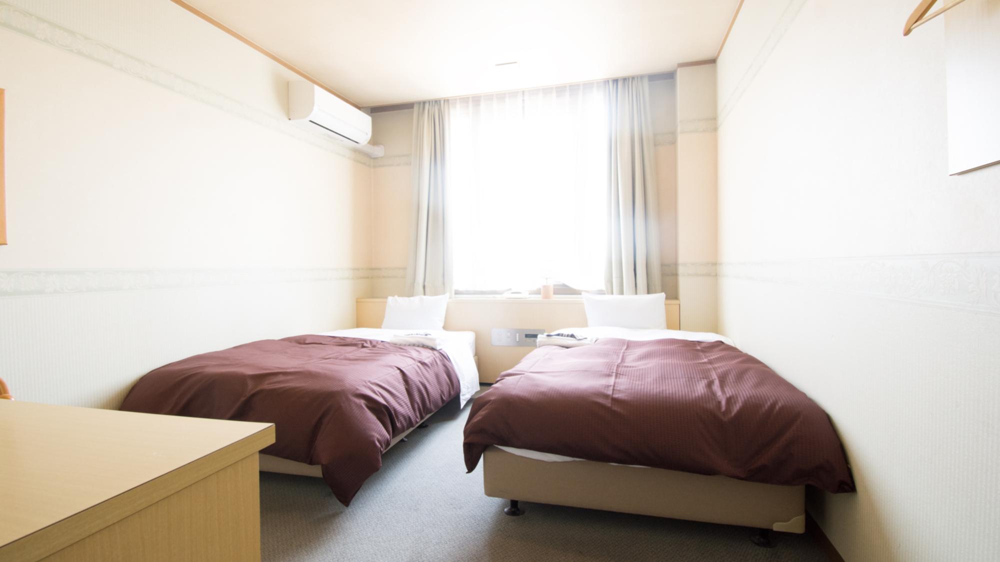 Old, Economy, Twin Beds