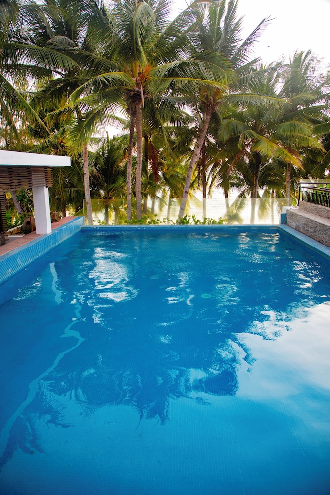 Crown Regency Beach Resort Boracay 9/75