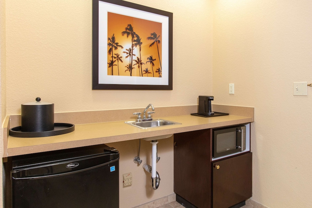 Hampton Inn And Suites Jacksonville Airport 38/42