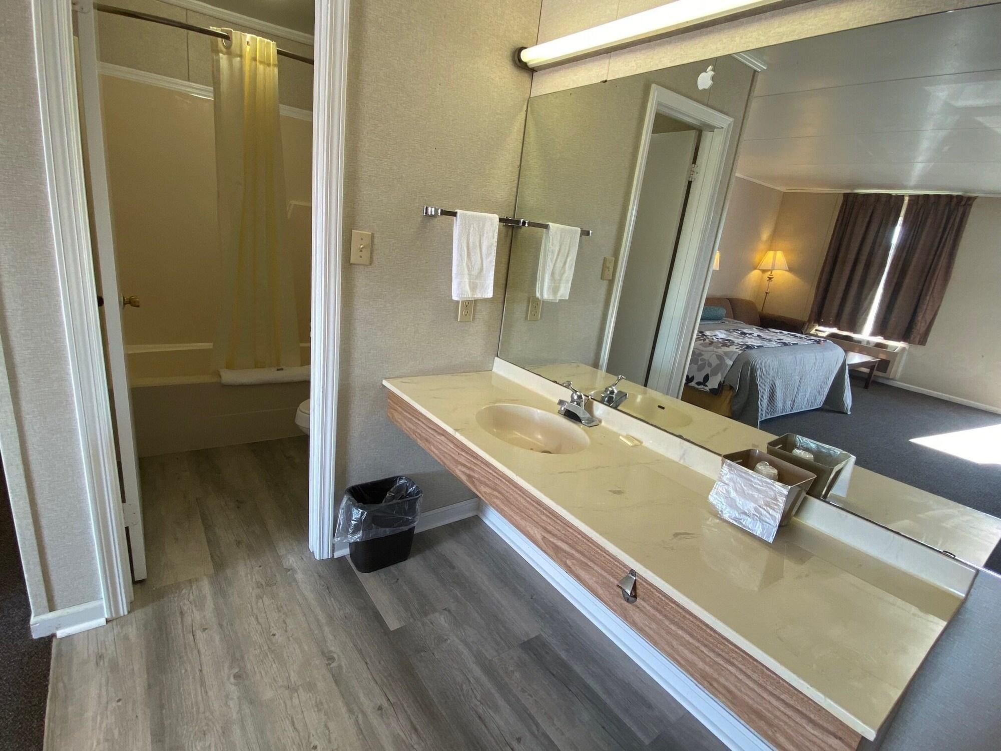 Sherwood Motel 20/21