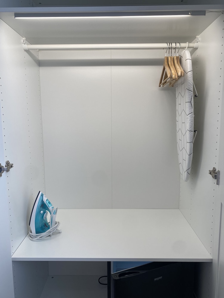 غرفة كومفورت رباعية بسرير كوين وسريرين منفصلين بحمام خاص، Stawa Hostel 8/8