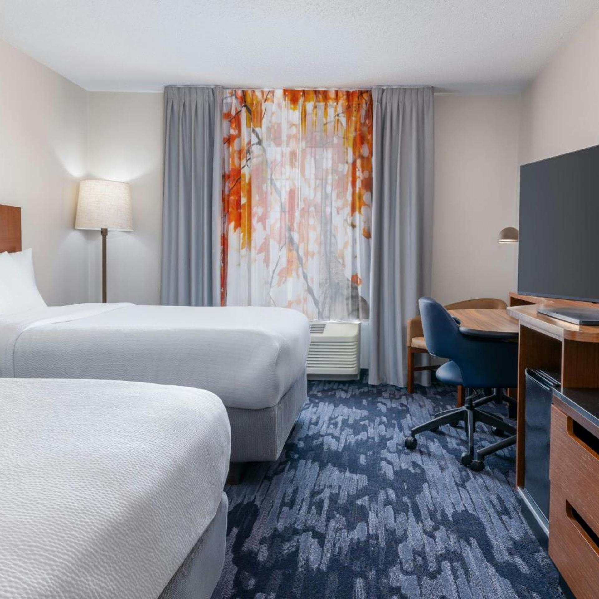 Room, 2 Queen Beds, Bathtub, Accessible