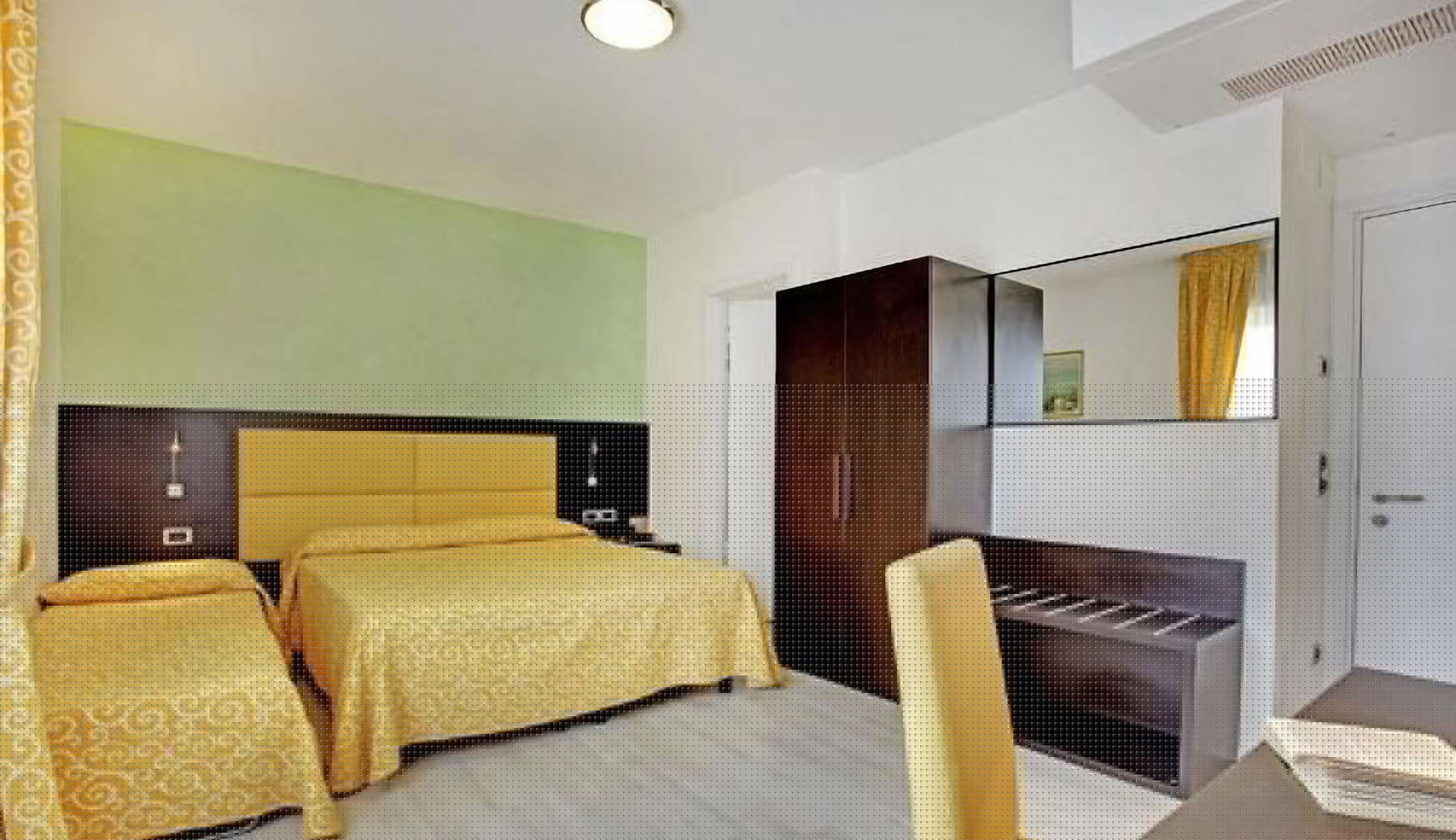 ROOM, TRIPLE