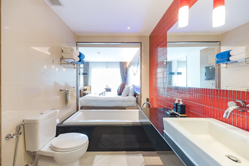 Novotel Phuket Kata Avista Resort And Spa 16/92