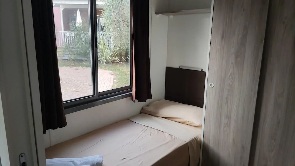 2 Bedrooms, Mobile Home, Deluxe, 1 Queen and 3 Single Beds
