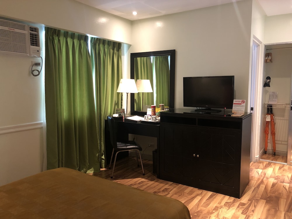 Court Meridian Hotel And Suites 27/36
