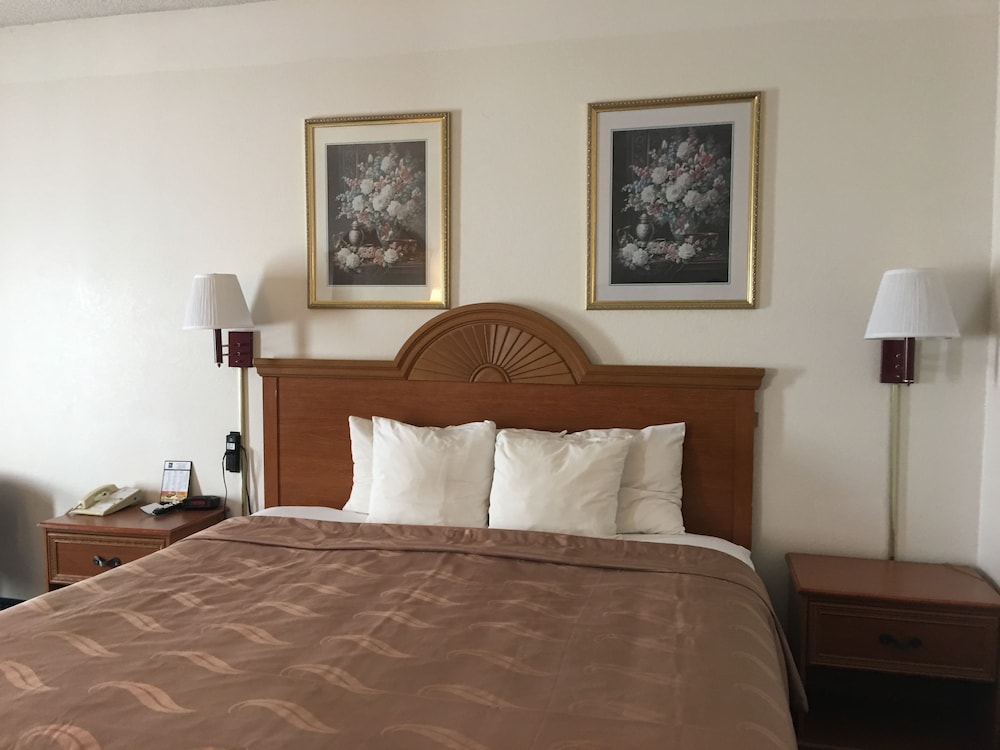 Quality Inn Kalamazoo near Wings Stadium 6/40
