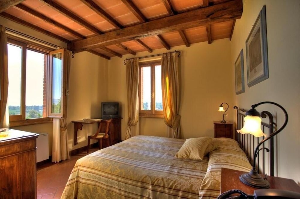 LOCANDA POGGIOLEONE 24/71