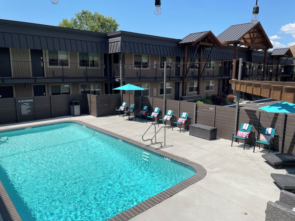 The Hotel Y, a Dazzler Select by Wyndham 19/21