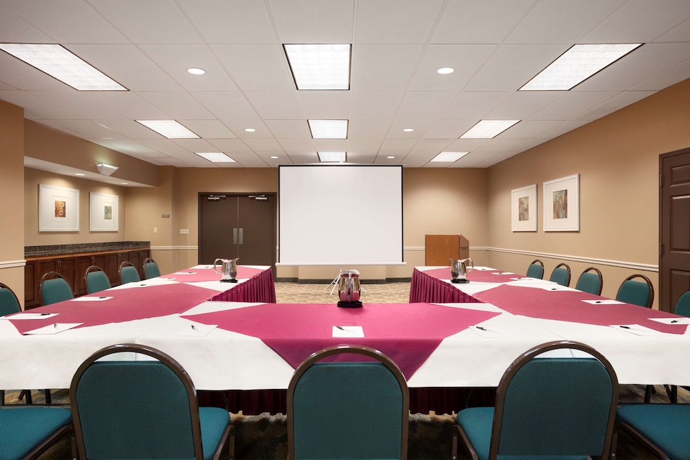 Country Inn & Suites by Radisson, Virginia Beach (Oceanfront) 33/35