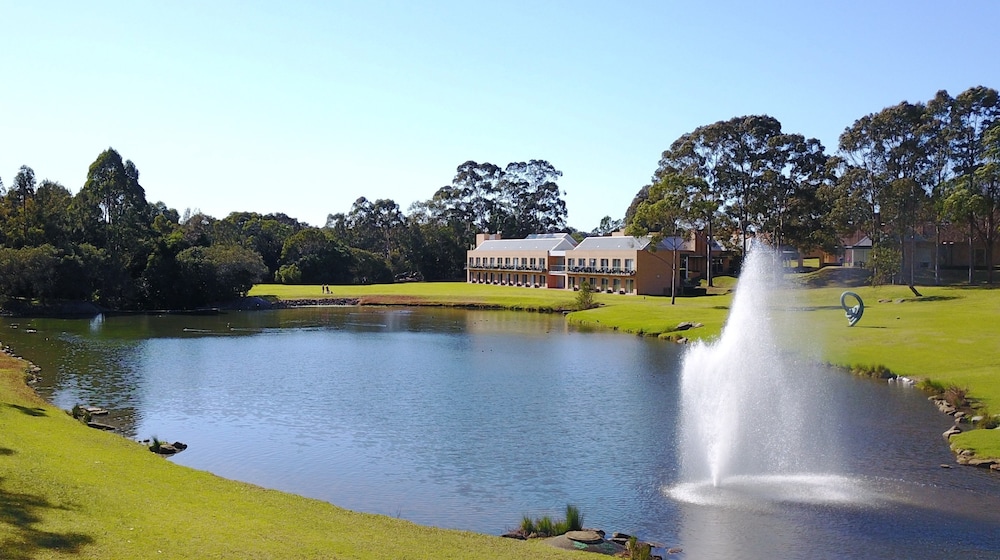 Lakeside Hotel And Conference Centre 47/49